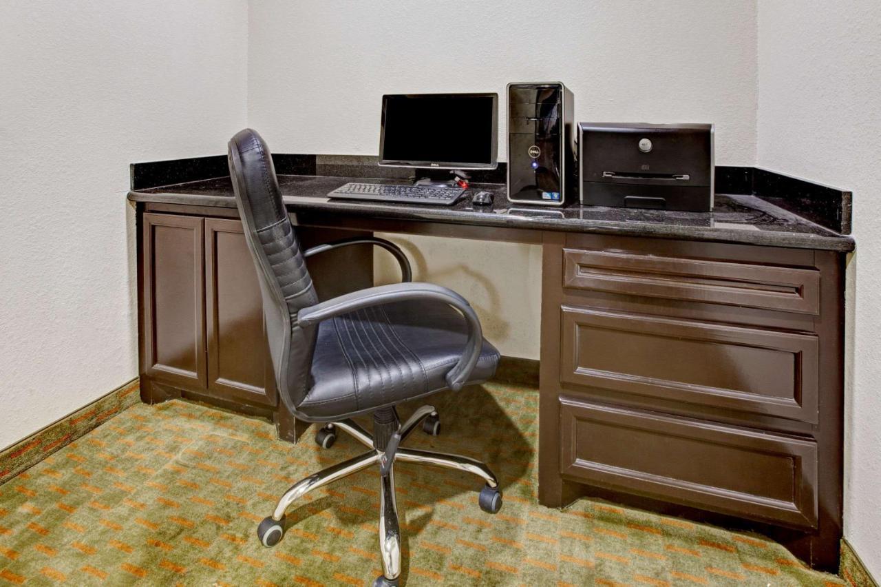 Super 8 By Wyndham Laporte La Porte Zewnętrze zdjęcie